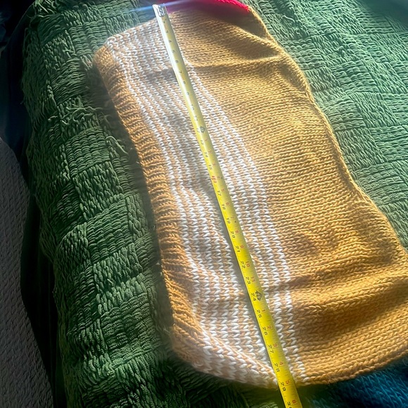 Hand-knit wool sweater made by myself. Cropped at hips with oversized sleeves. - Picture 3 of 4